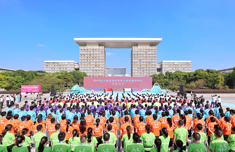 火炬?zhèn)鬟f︱中德的驕傲，傳遞亞運火炬——鄭書劍